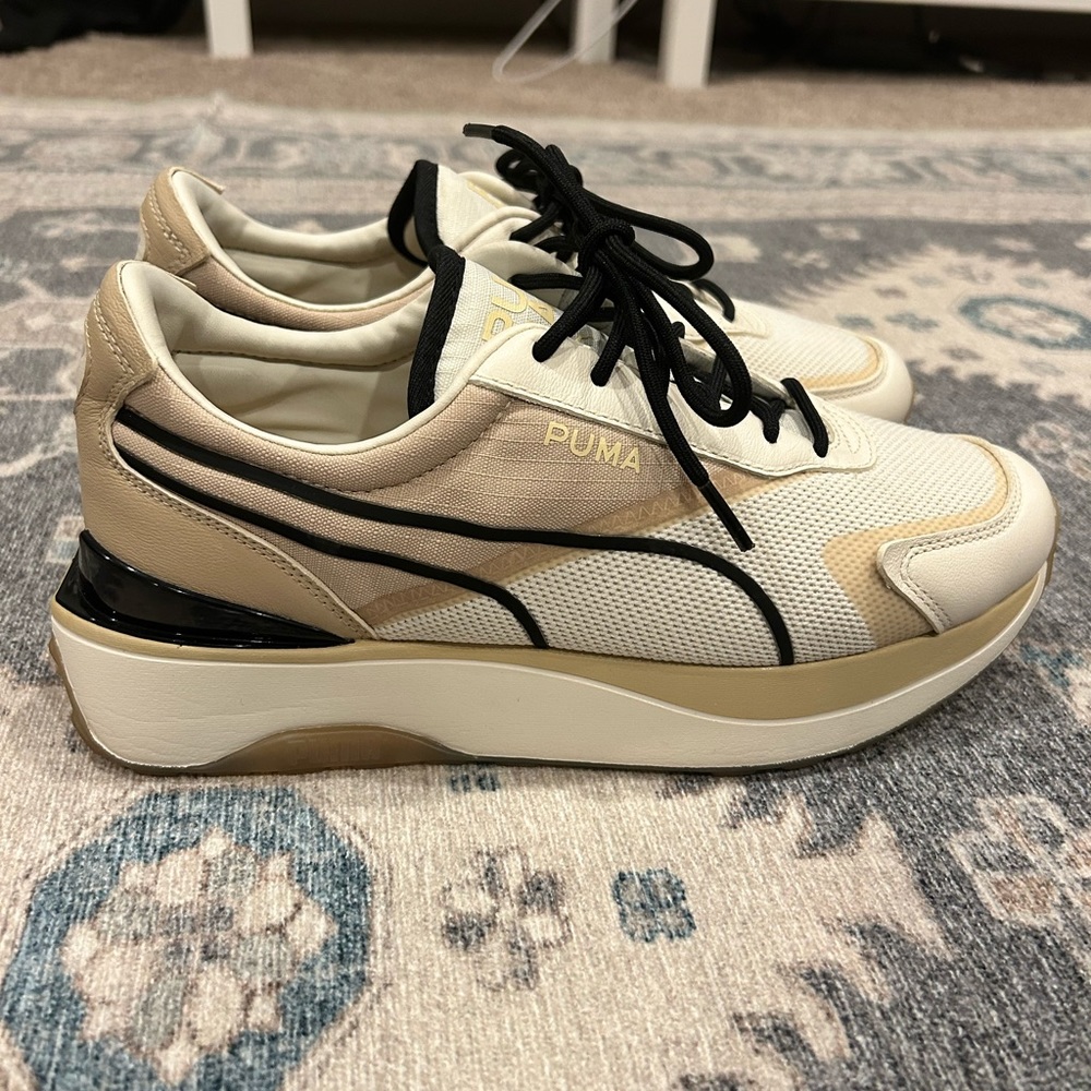 Puma platform sneaker size 9.5